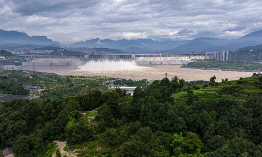 China implements flood control measures in major river basins during critical flood period