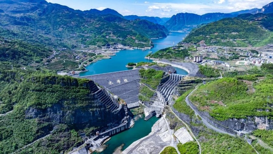 Qingjiang cascade hydropower stations ensure safe operation of central China's power grid during peak loads